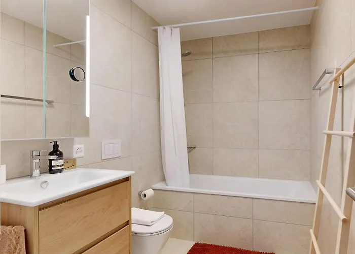 شقة Bright Flat With Terrace In *